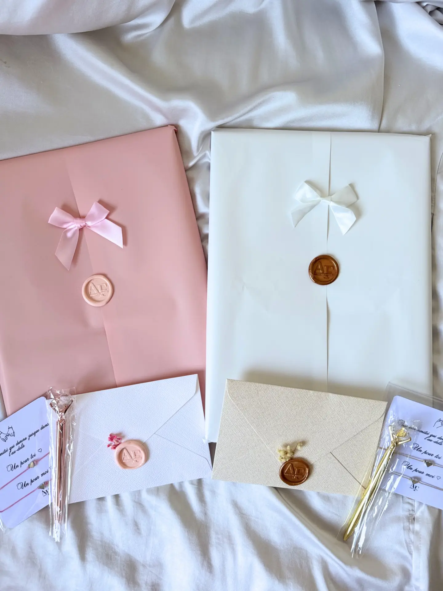 Emballages cadeau rose et blanc, cachets de cire